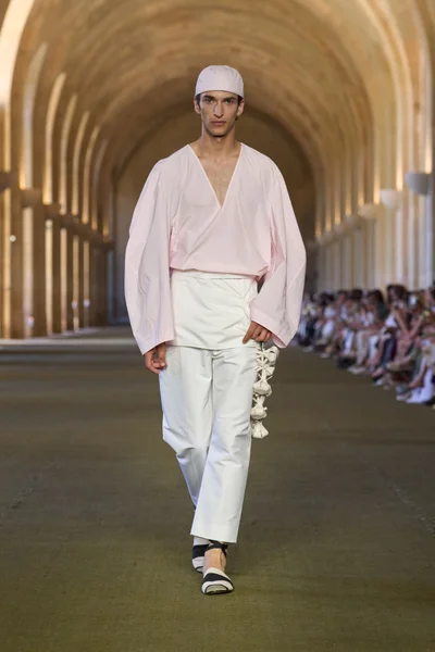 Look 32